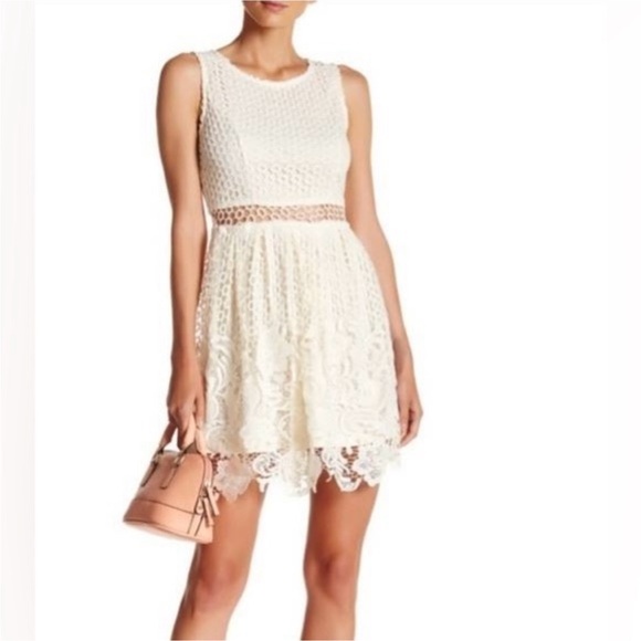 Romeo & Juliet Couture Dresses & Skirts - Romeo & Juliet Elegant Ivory Lace Sleeveless Dress